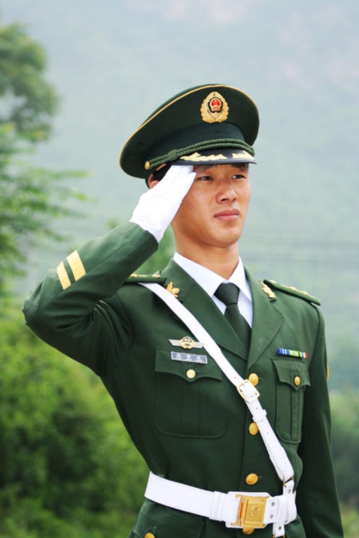 小学同学初中毕业,从小喜欢打斗.但他人不坏,从来不欺负人