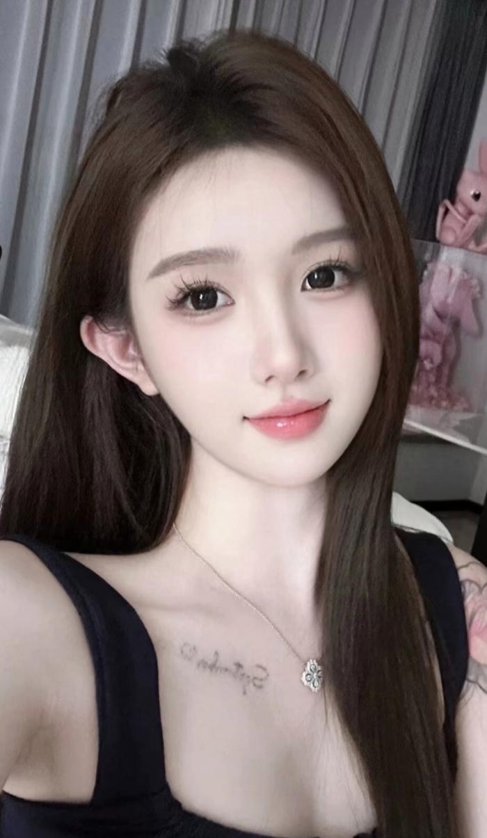 宿舍小清新一枚,今天穿了新买的衣服,心情美美哒!