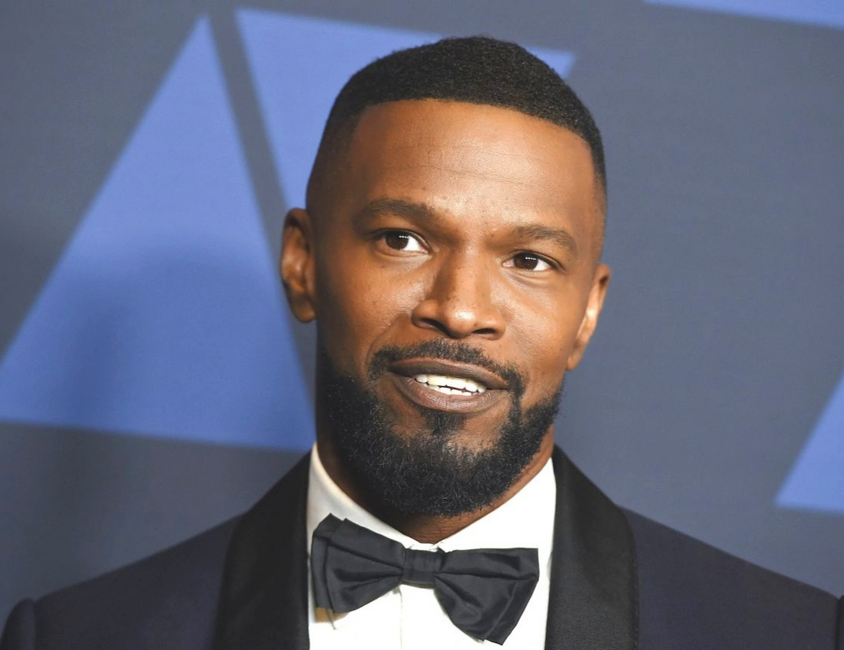 55岁黑人影帝住院!1周还查不出病因.