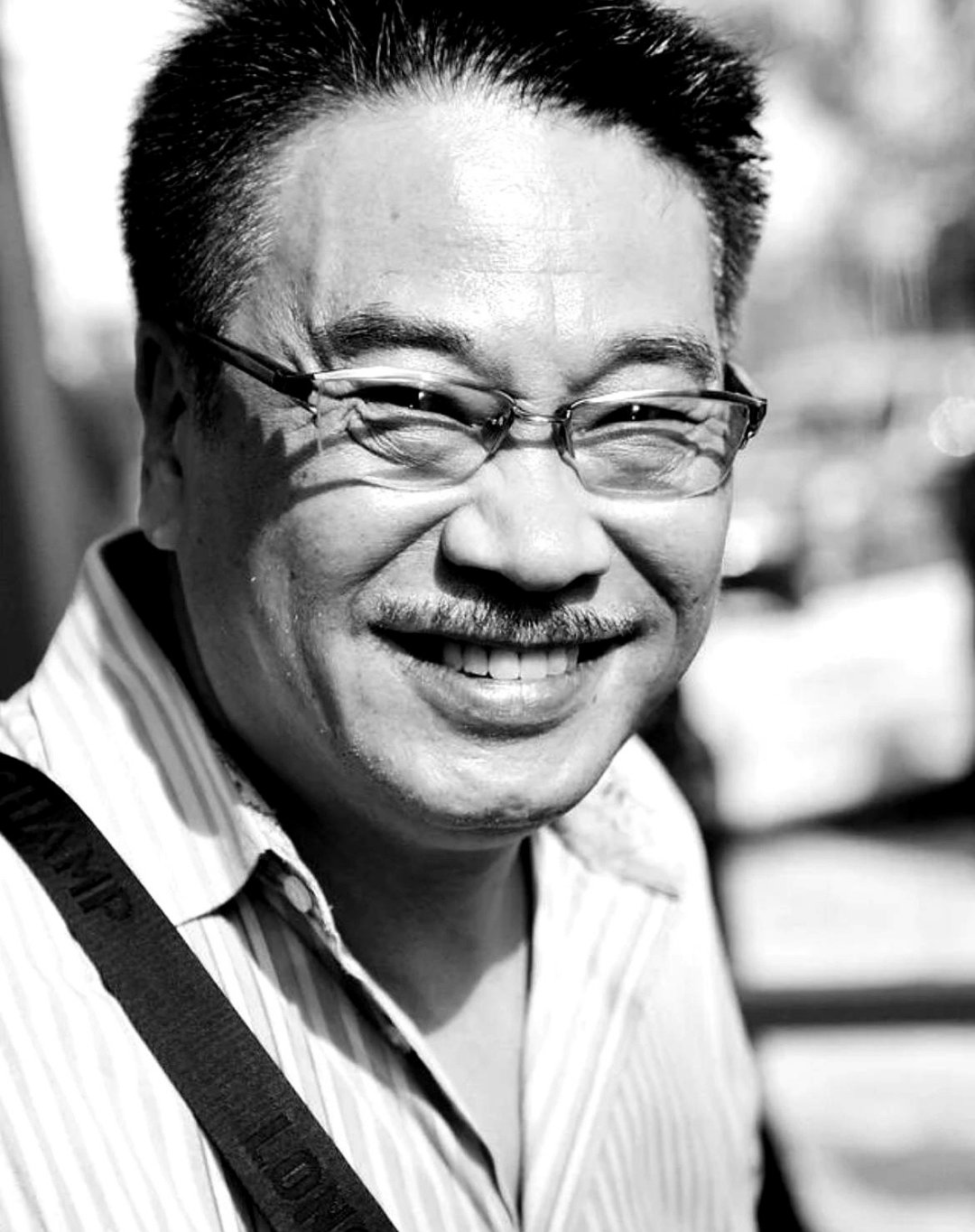 2008年汶川地震发生时,吴孟达带着装满现金的麻袋前往灾区,他宁愿跋山