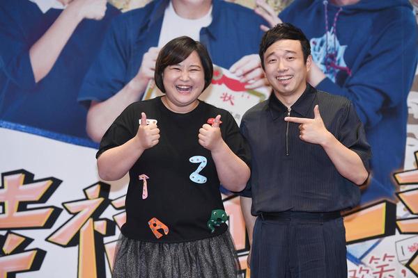 好友潘斌龙在接受采访时透露,贾玲的惊人瘦身成果背后,是她坚持不懈的