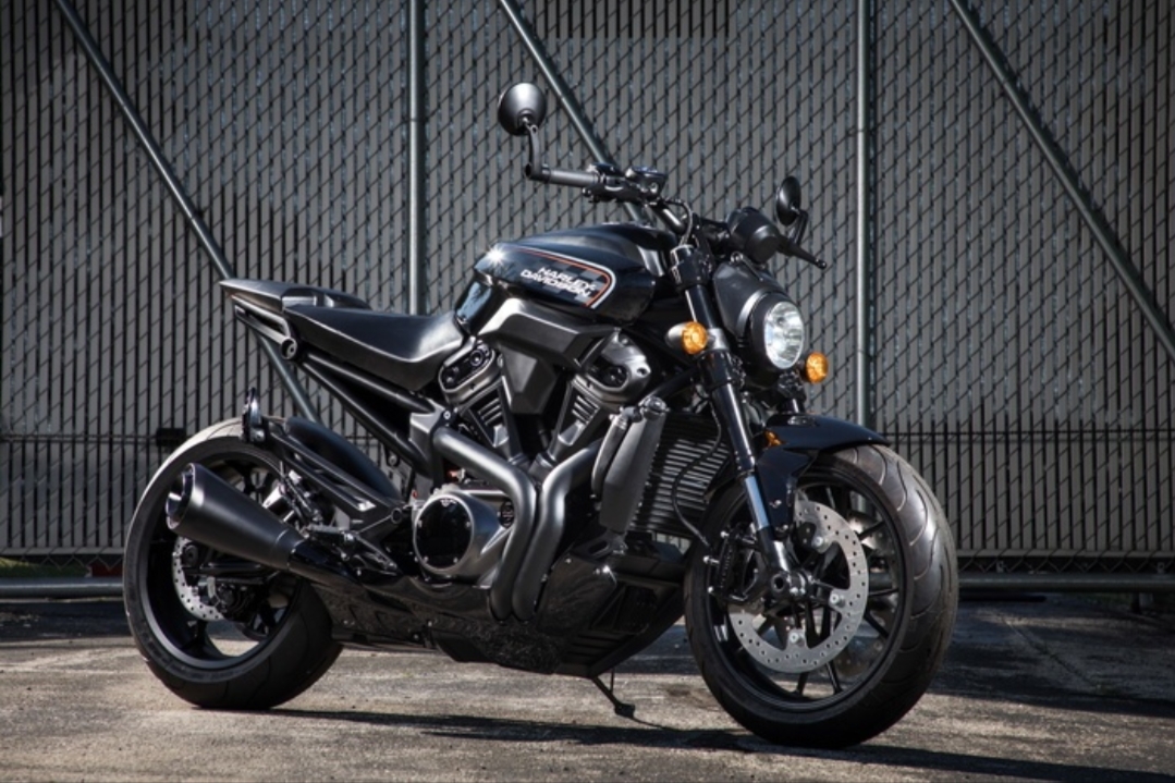 帅气而炫酷的哈雷摩托![可乐]