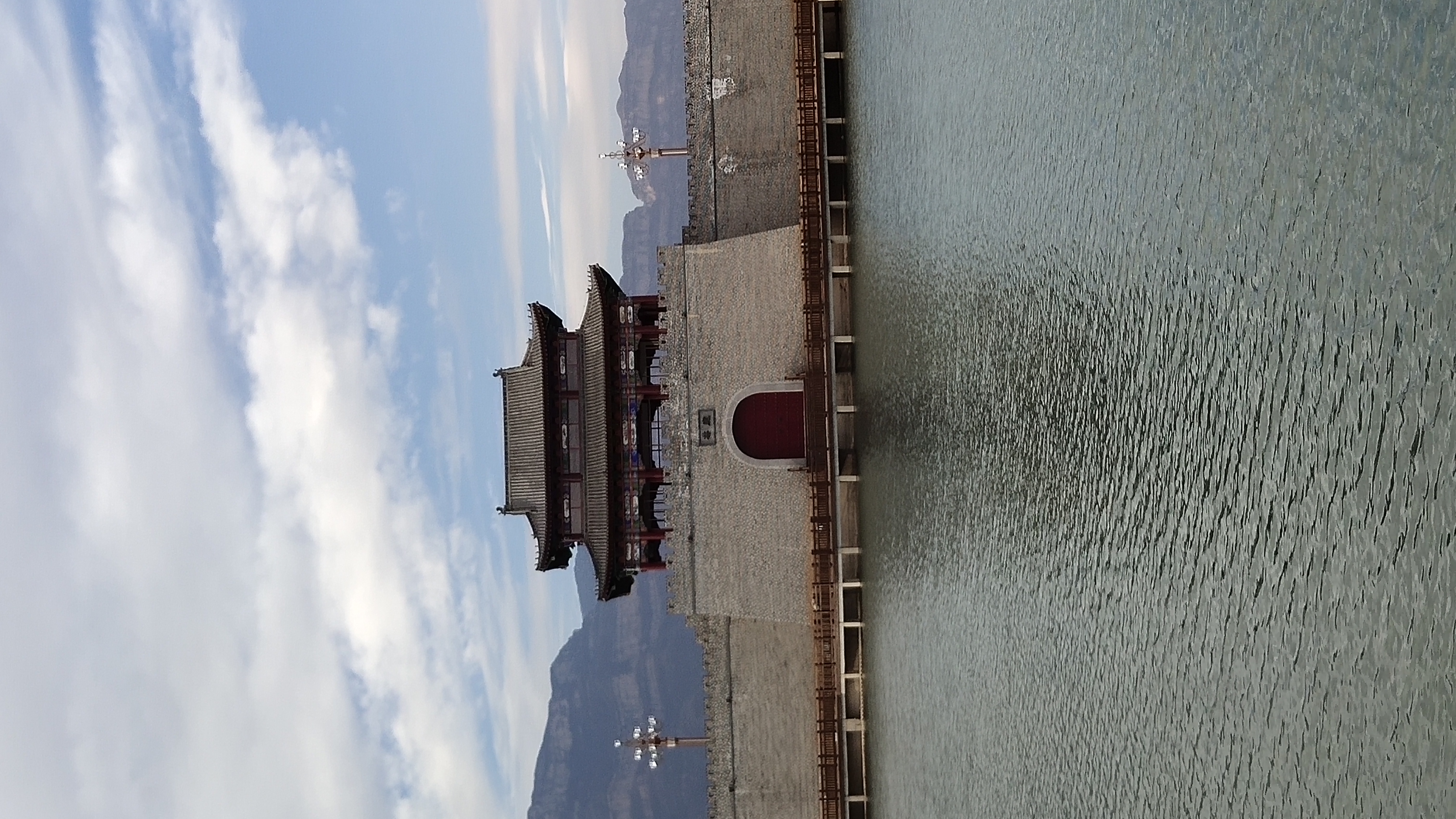 林州长城位于林河路与林州大道交叉口林虑公园东南角,林虑河从城门前