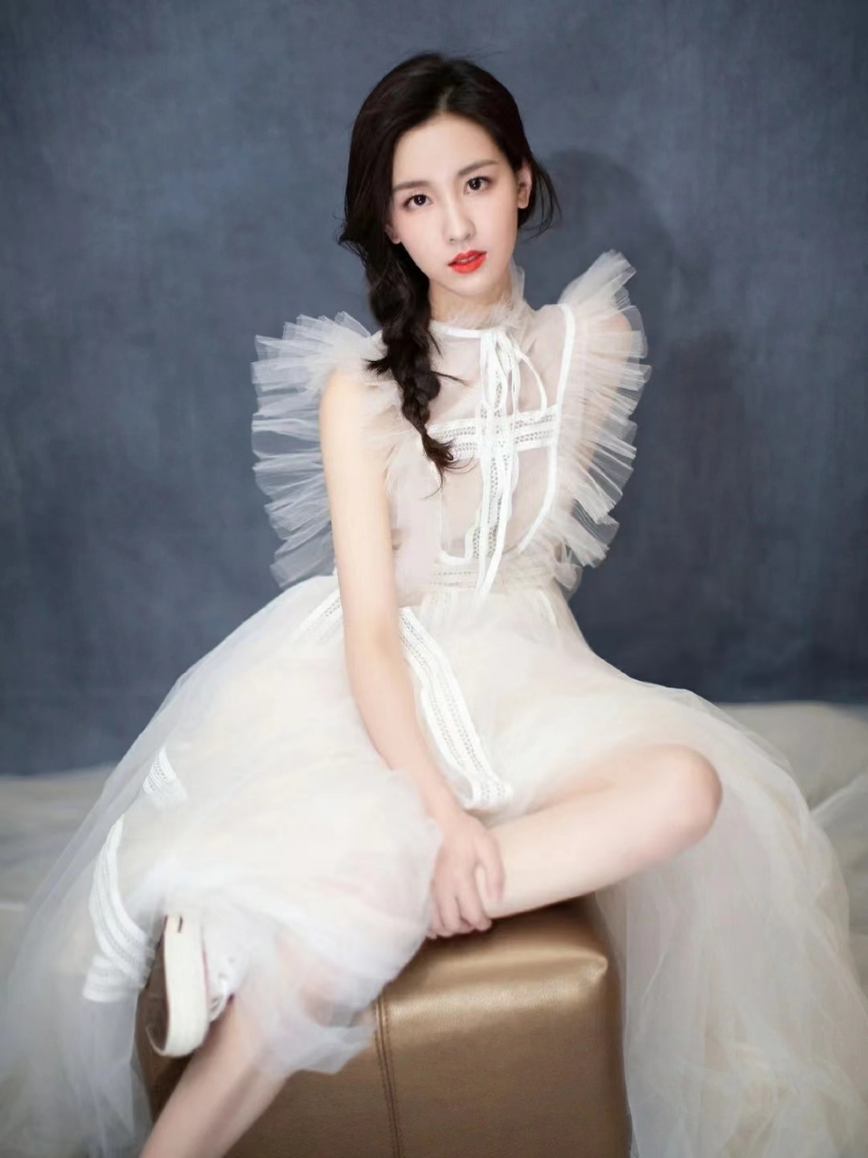 1,萧亚轩分手和亲人离世对她打击还蛮大的  2,c姓女星私下喝 沐小白的