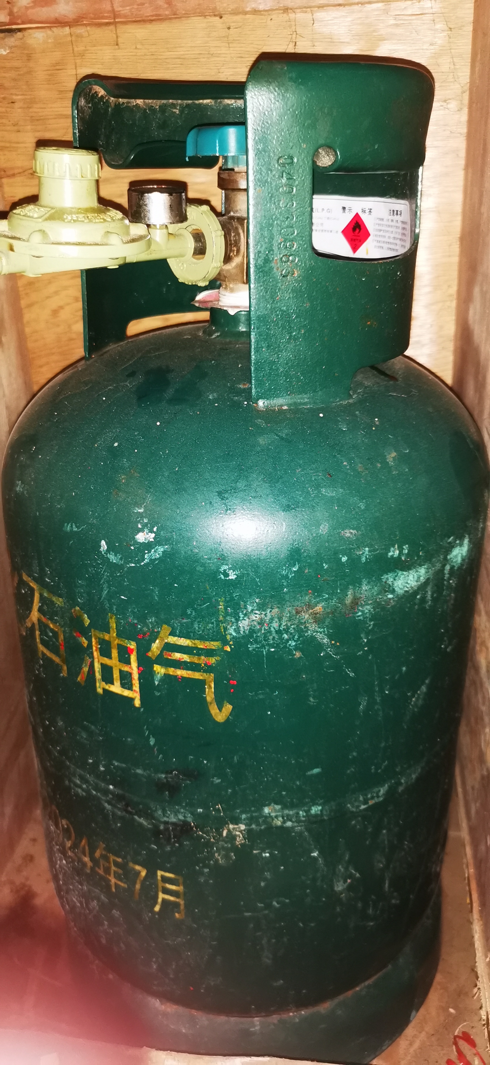 并且小罐还要交使用租赁费,这中间有没有垄断?