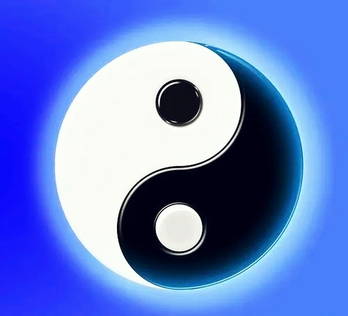 太极生两仪,两仪生四象,仔细看图上的阴阳鱼,不难发现,白鱼的眼睛是