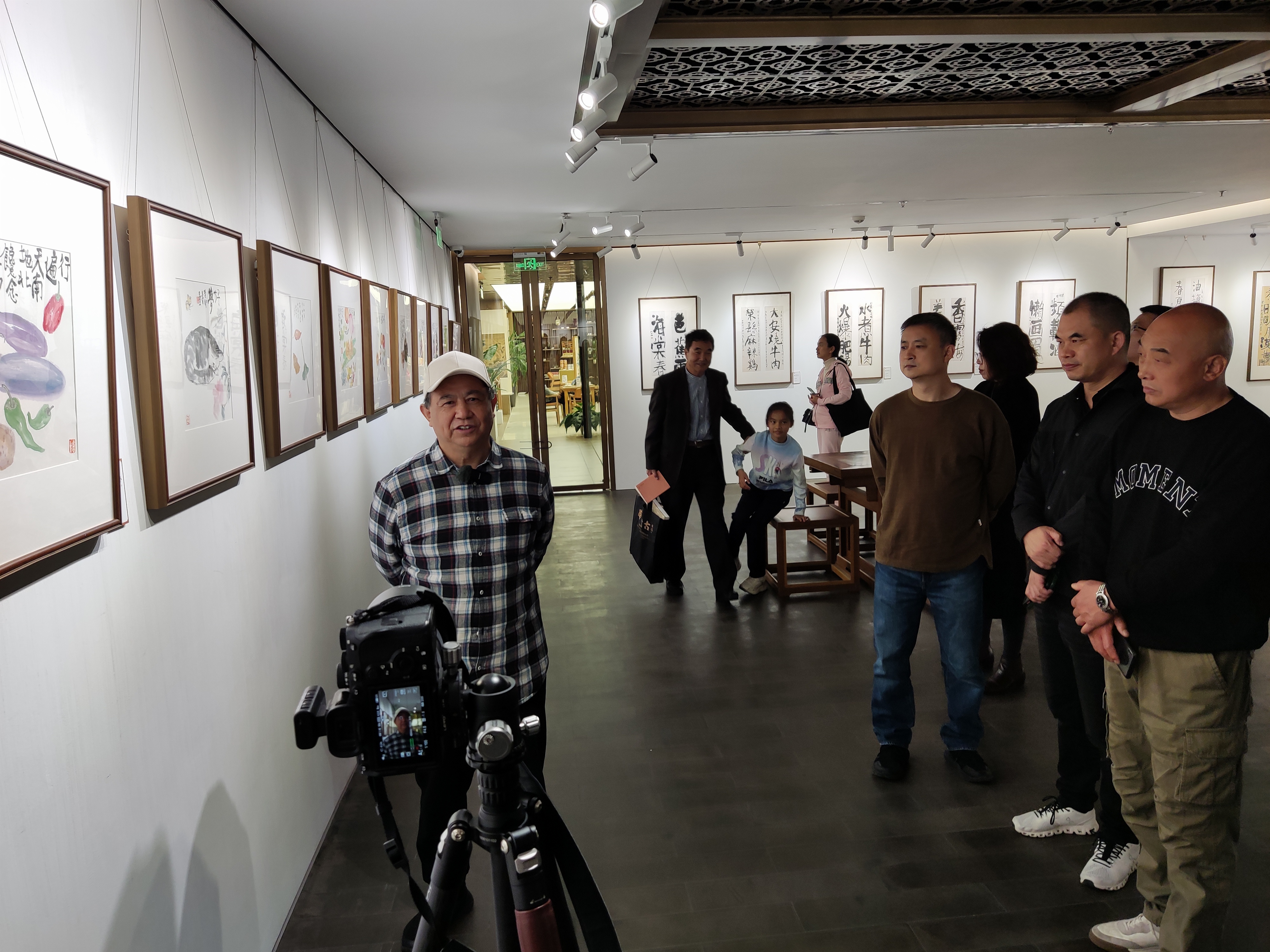 中午,与绥芬河石长江,茂名林雄伟,张安涛逛东琉璃厂,逛完正一招饮于双