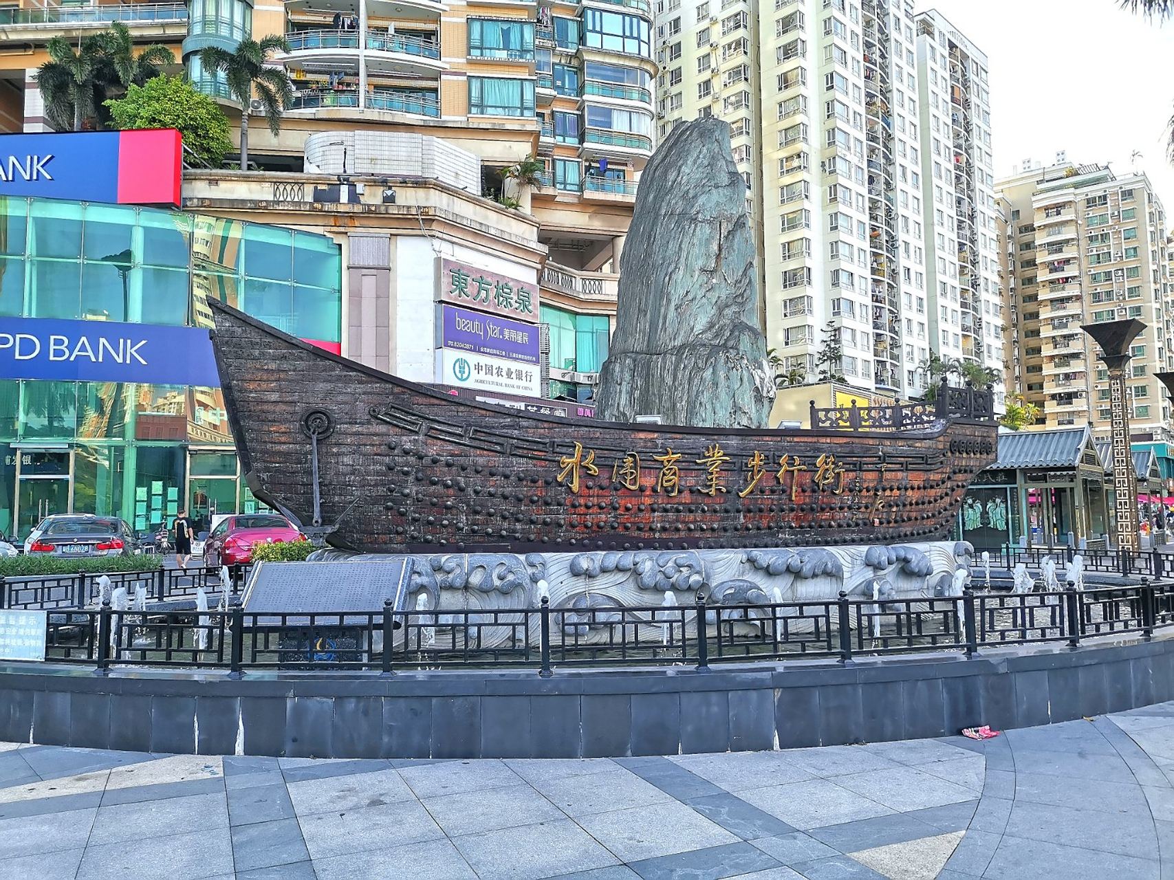 深圳# #旅游# 水围村位于福田区福田口岸附近,这个村子比较特别是 