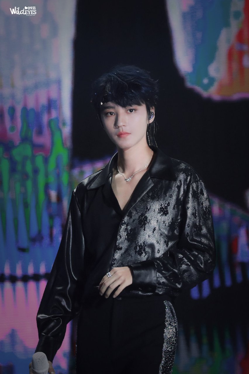 王俊凯新图#王俊凯# #tfboys十年之约演唱会