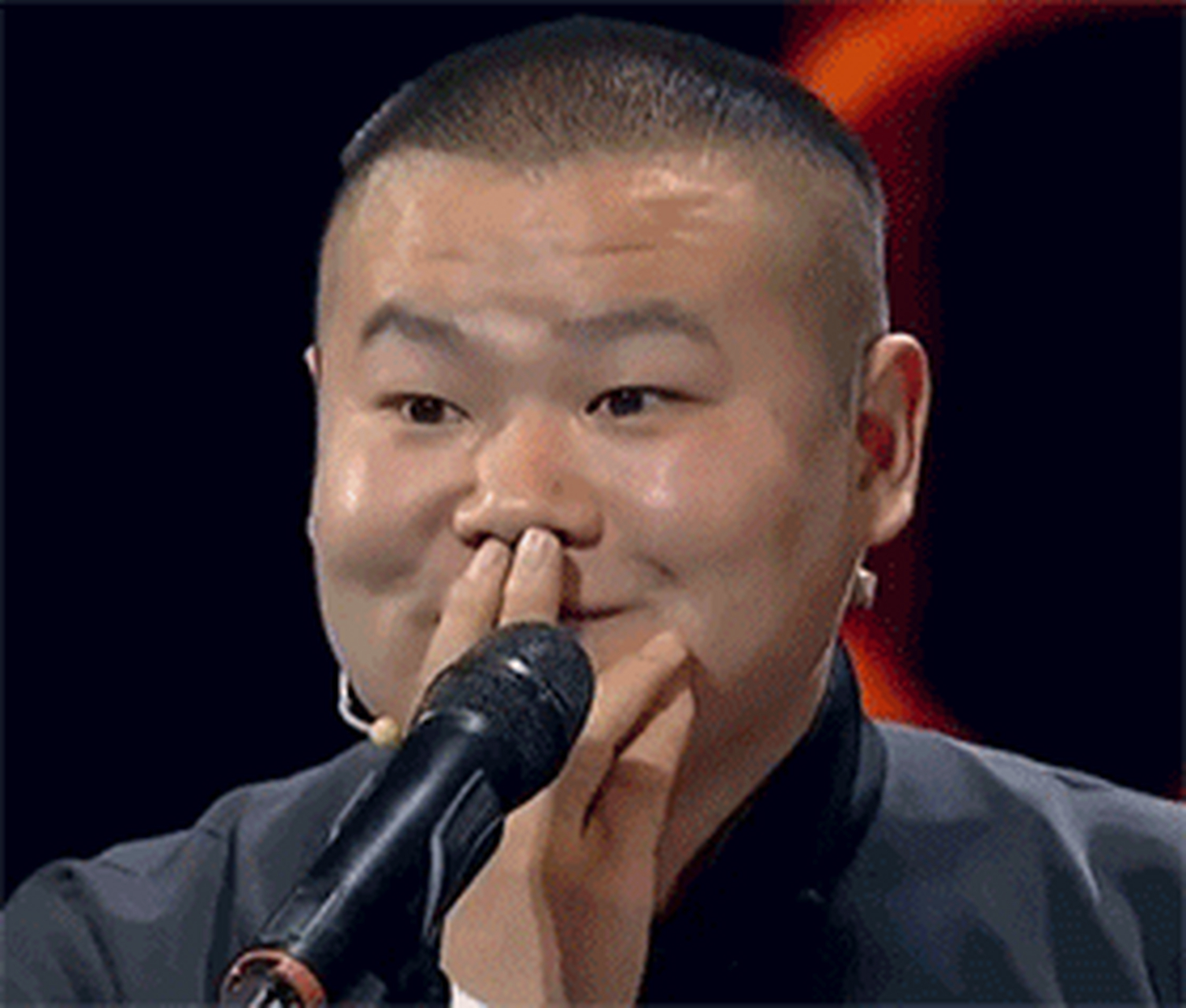 网友热议岳云鹏包养女大学生"借腹生子",事情的起因是岳云鹏4月8日在