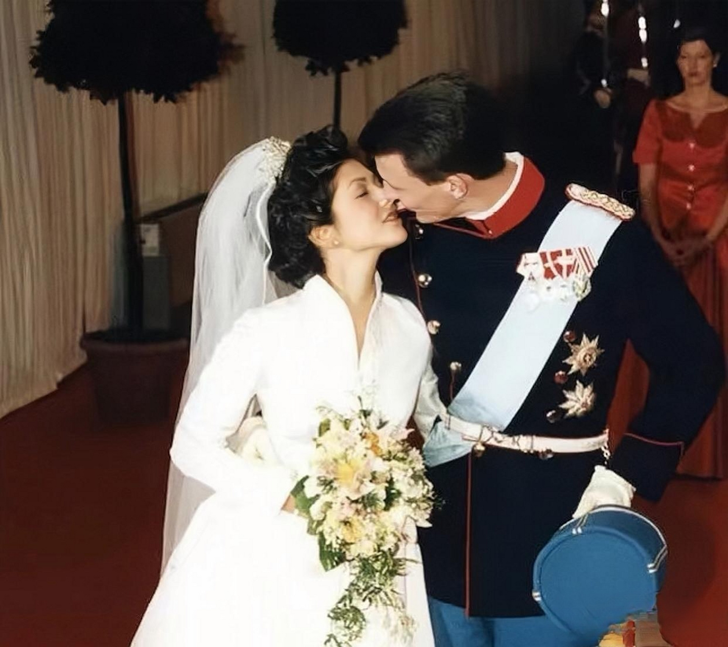 1995年,香港女孩文雅丽嫁给丹麦阿希姆王子,成为欧洲首位亚裔王妃.