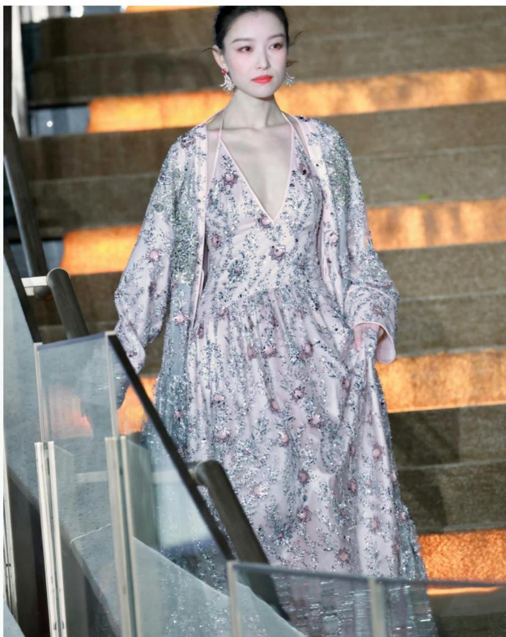 倪妮,什么衣服都能hold住的气场美女.