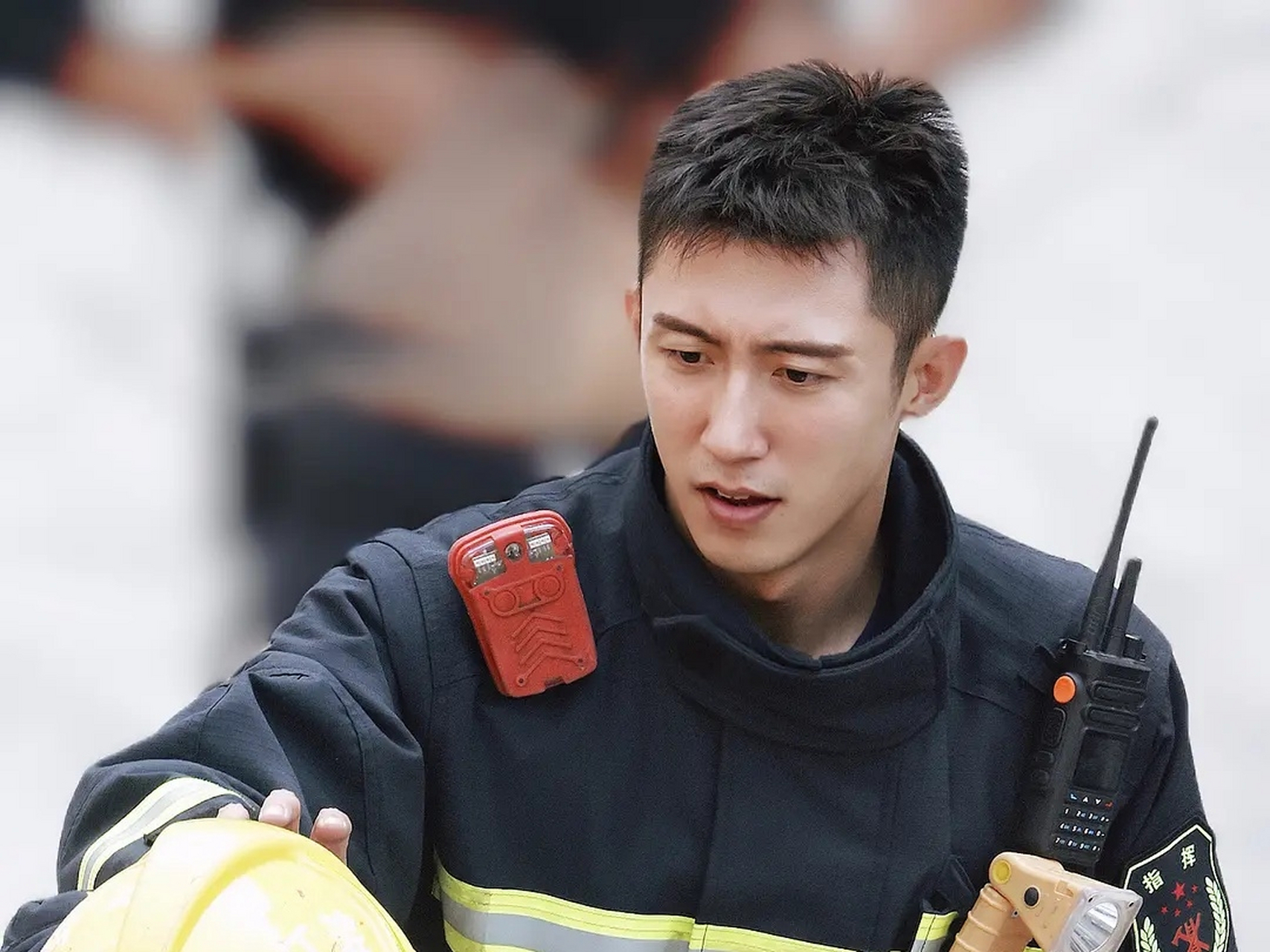 【黄景瑜,张婧怡新剧《他从火光中走来》今晚开播】一部备受期待的新