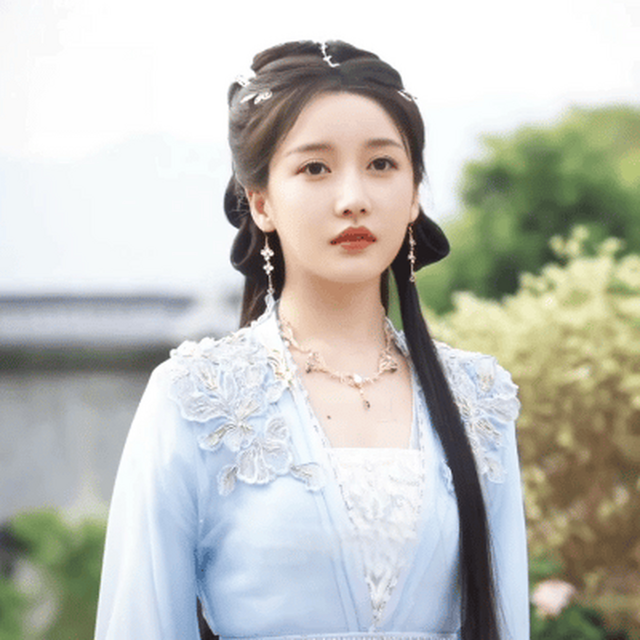 今天我想聊聊《少年白马醉春风》里,姜贞羽怎么把易文君演活了.