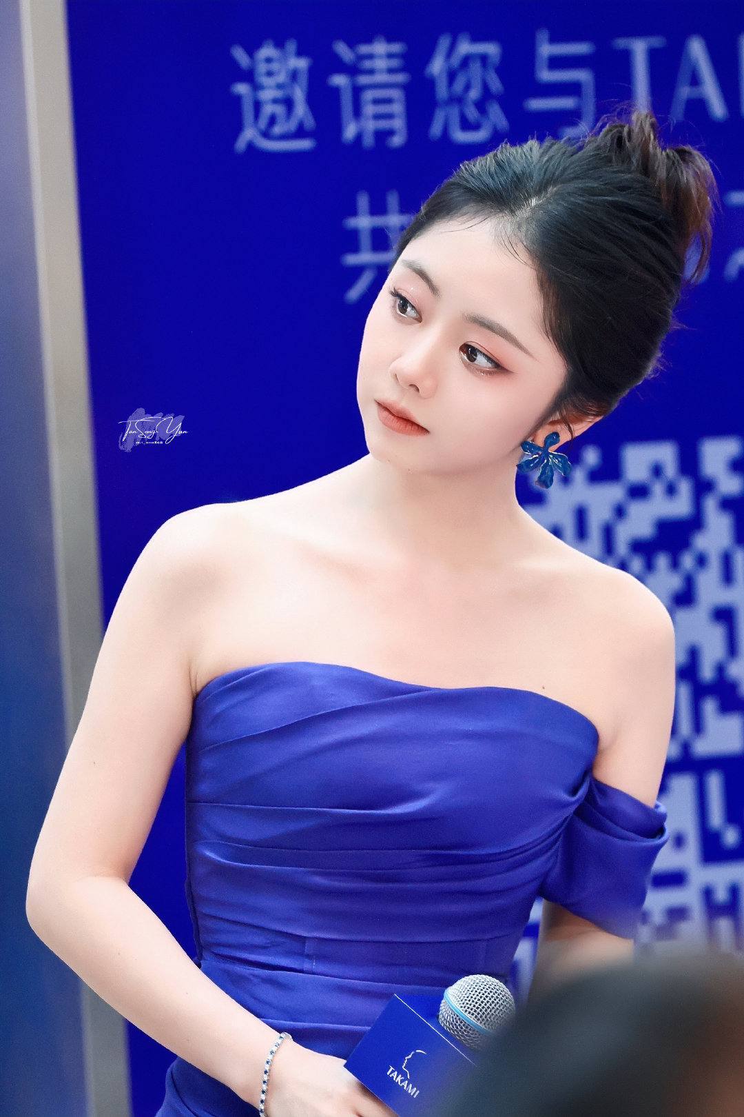 谭松韵昨天的造型简直美翻天了!