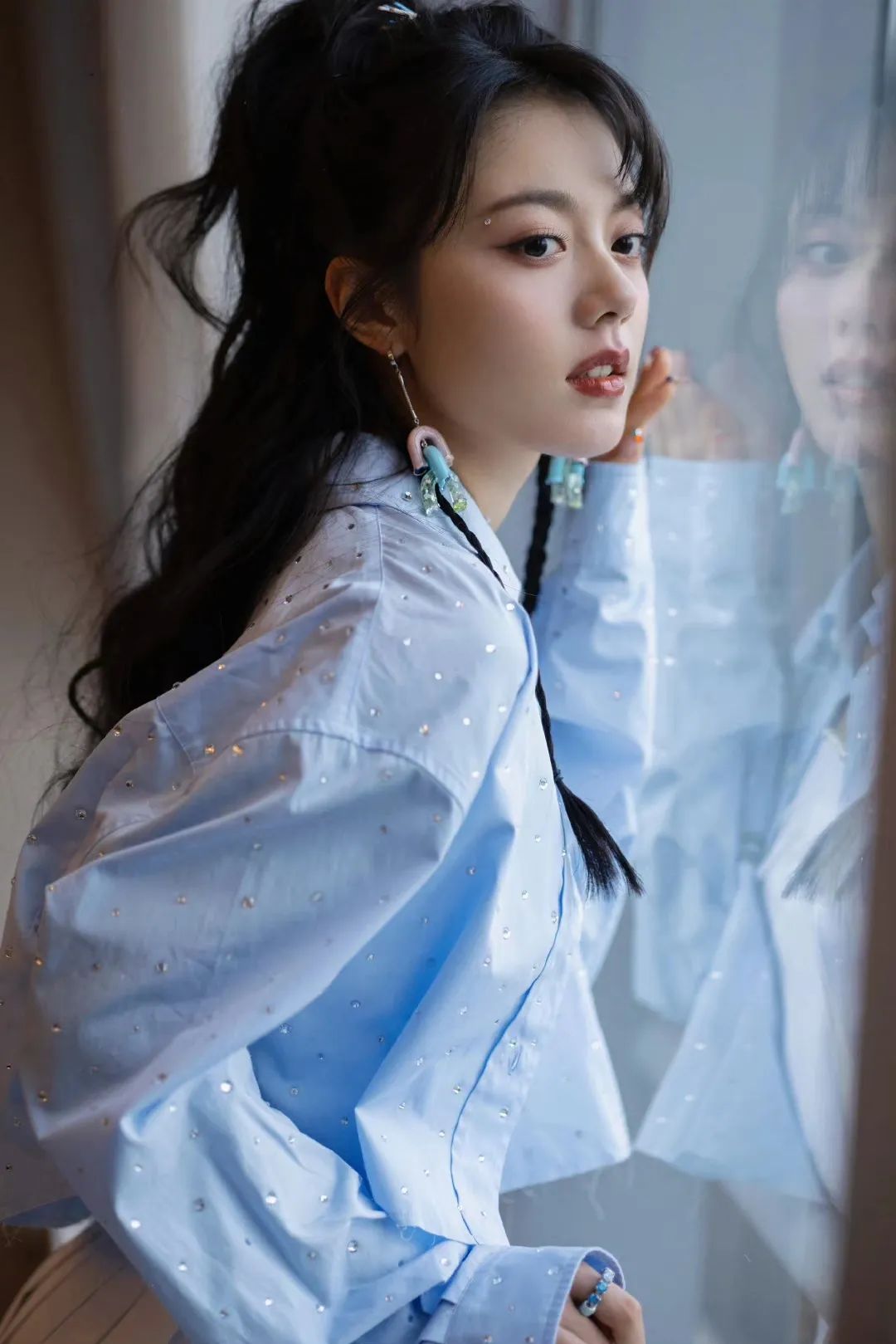 想要让你的屏幕亮起来?来张赵今麦的图片吧!