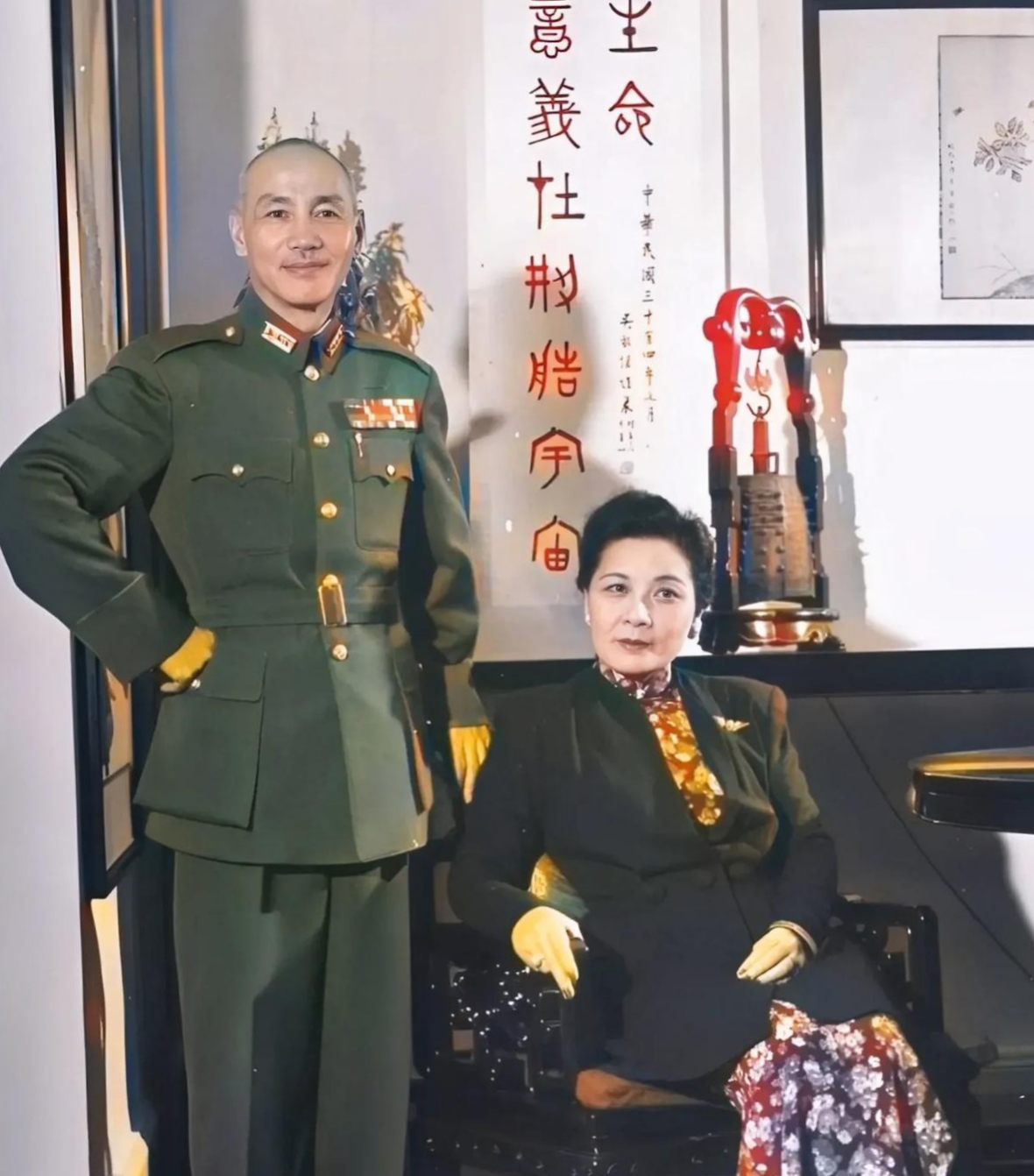 这才是蒋中正与宋美龄的真实样貌,这不是演员扮演的,而是1946年老蒋和