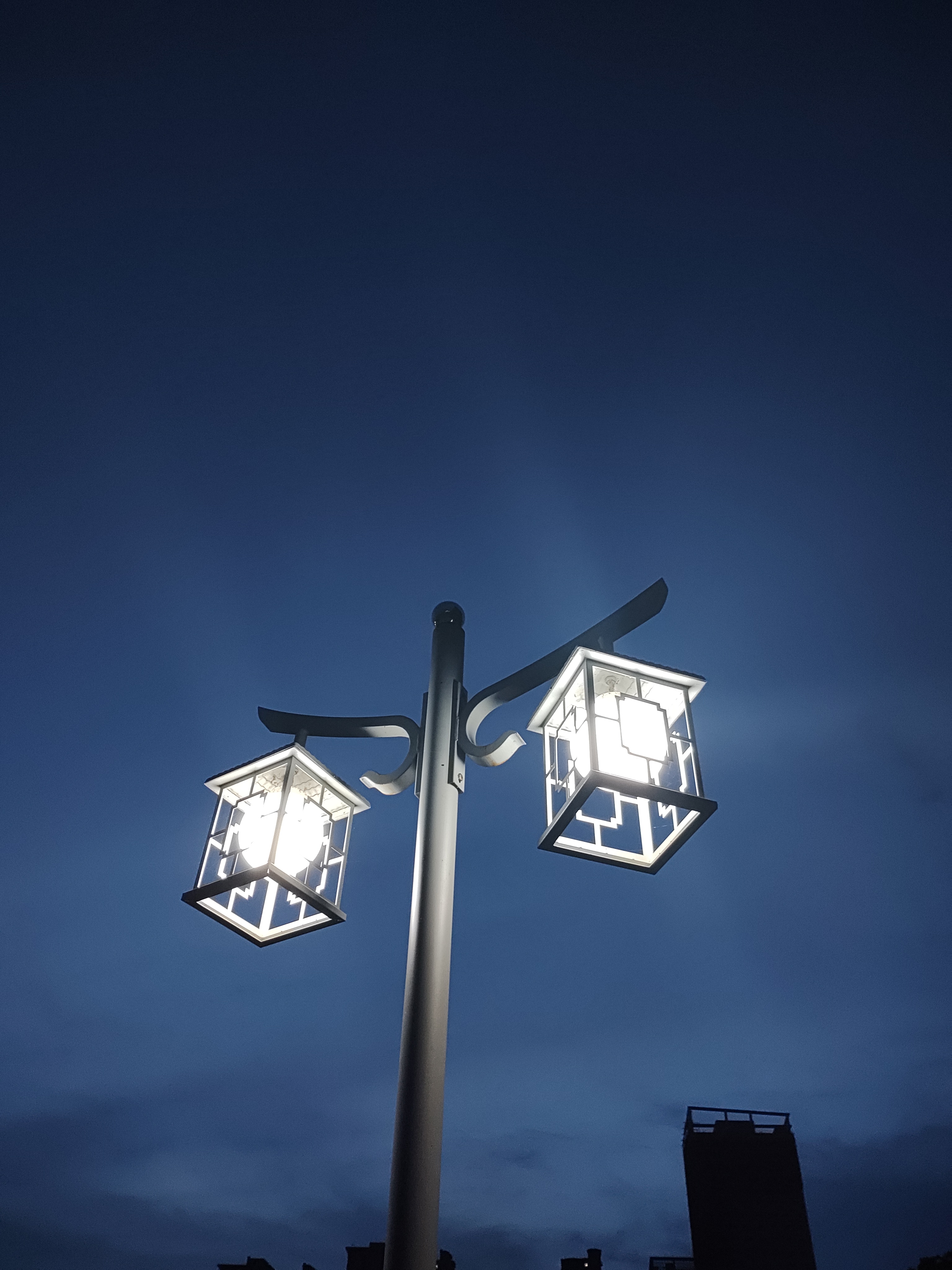 91夜晚的城市,总有一盏灯在等你.