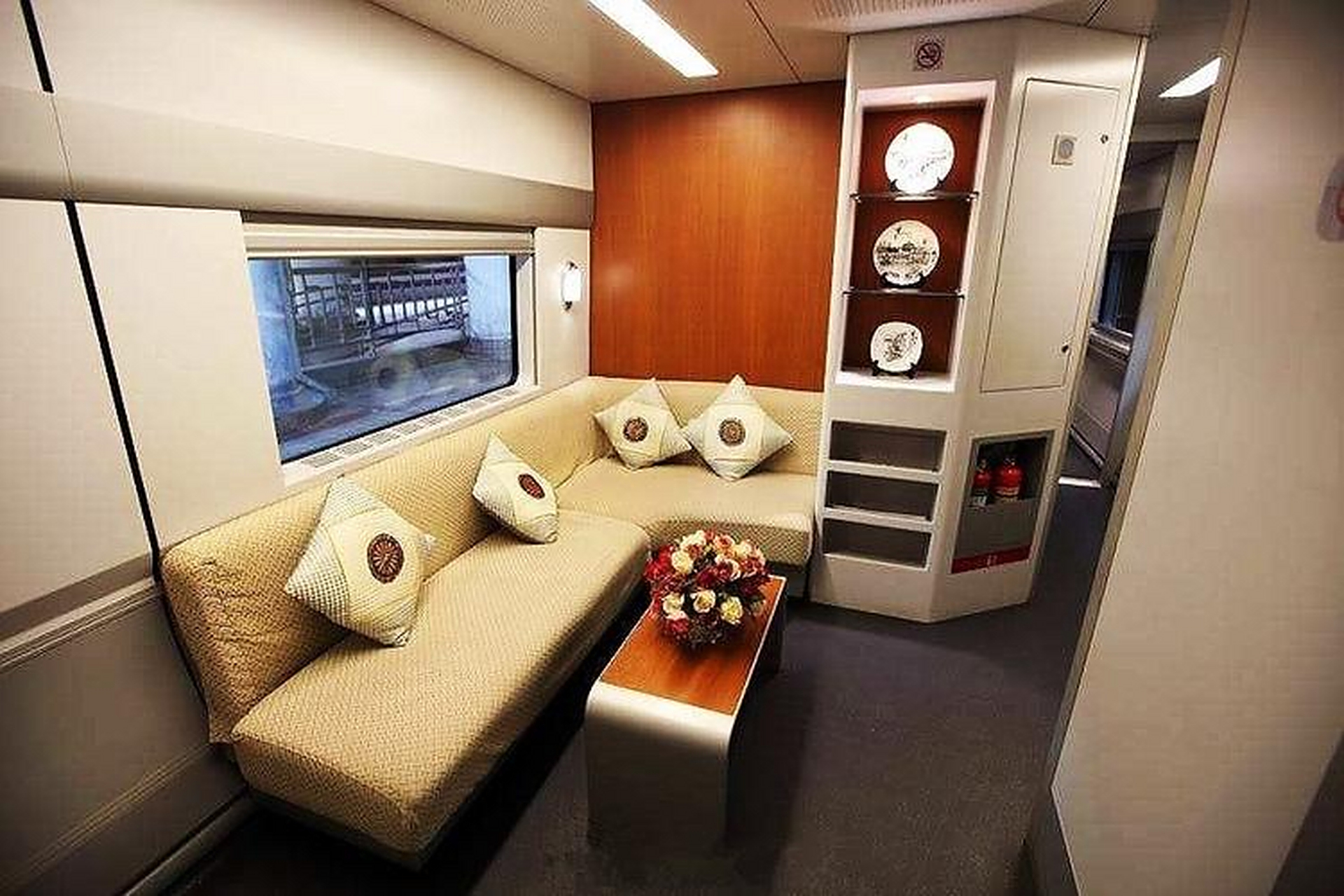 高级动卧车厢的豪华配置,祝愿大家都能体验一下,但是票价也很让人"