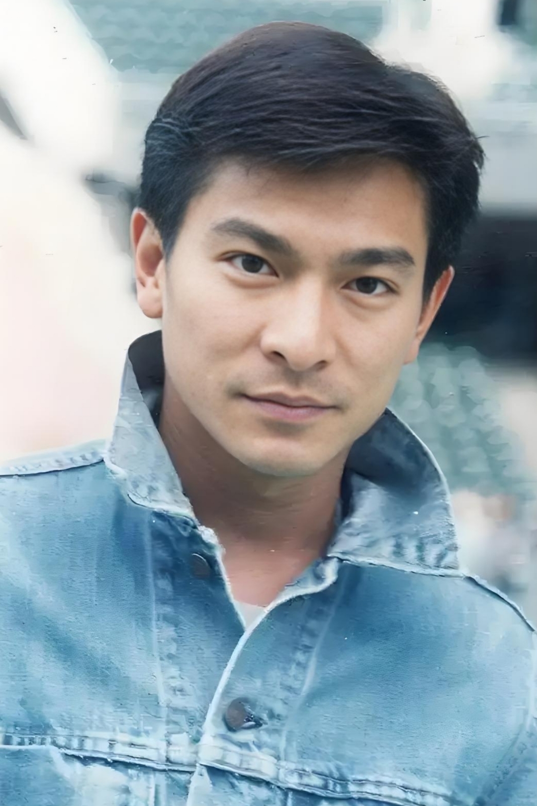 这是年轻时的刘德华啊!帅得犯规了!