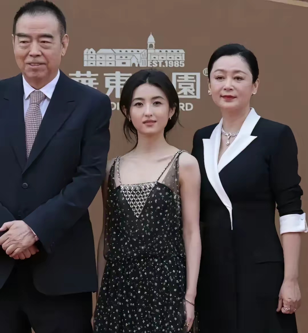 也许当初 陈凯歌与倪萍二人照片
