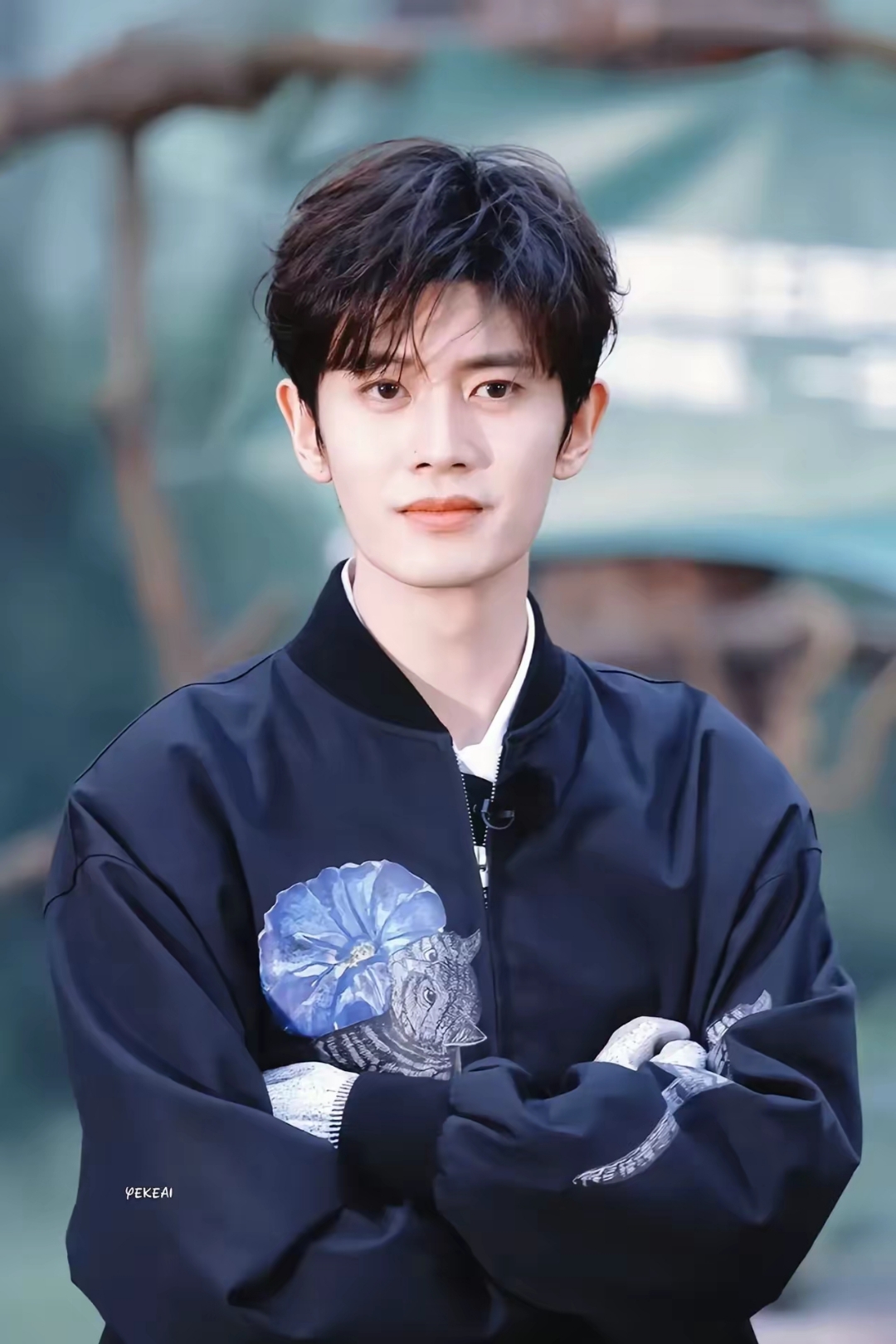 任嘉伦看着不是很帅,也没走那种特立独行的人设路线,凭啥能这么火?