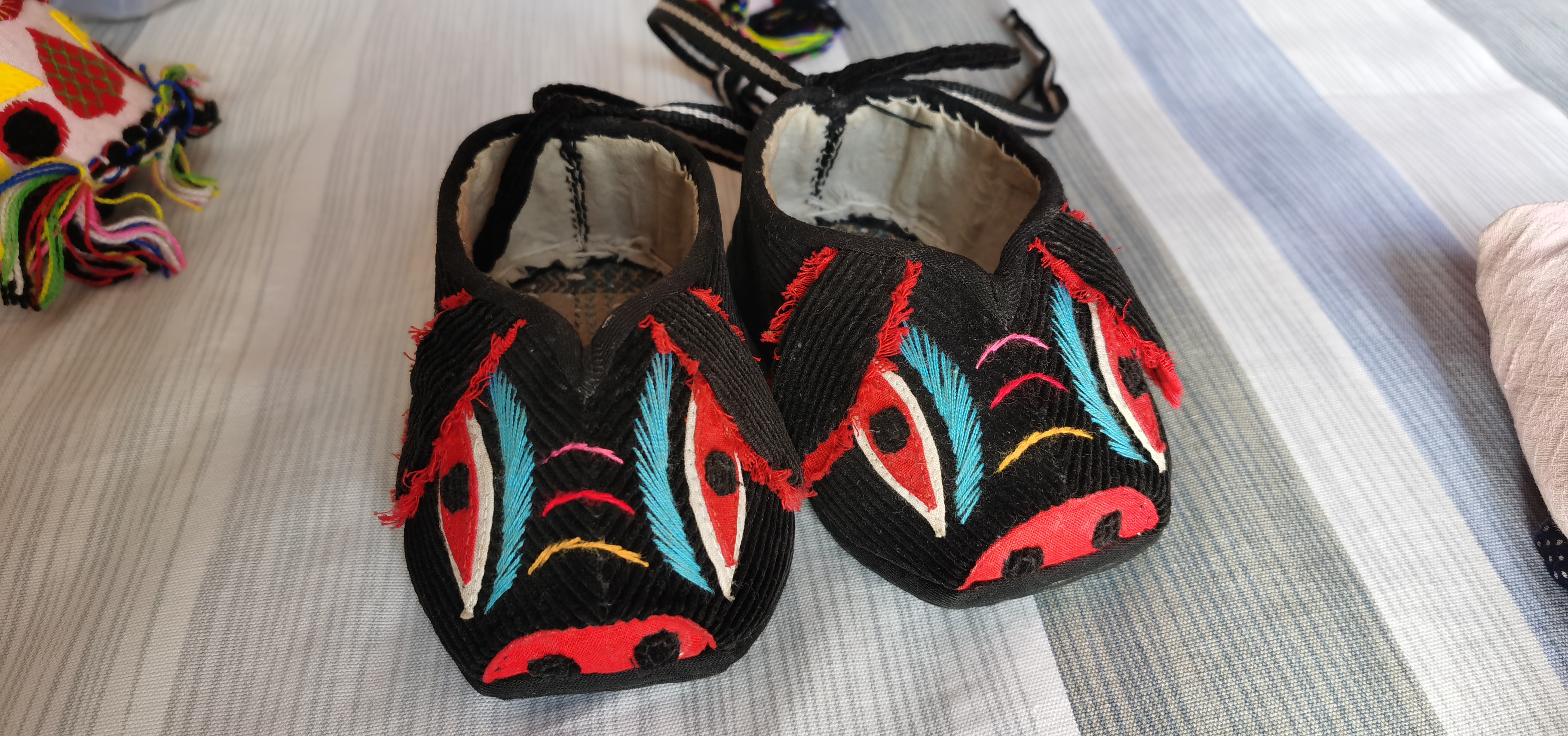 母亲在青岛今年不回老家了,姐妹几个跋涉千里来到青