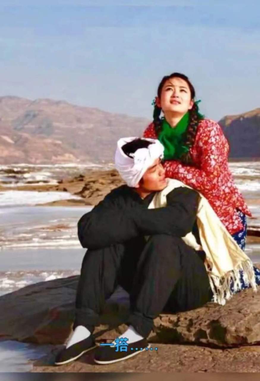 笃烈/题图/曹瑜(内蒙古) 皓月光清当俊誉,黄河磅礴固英声.