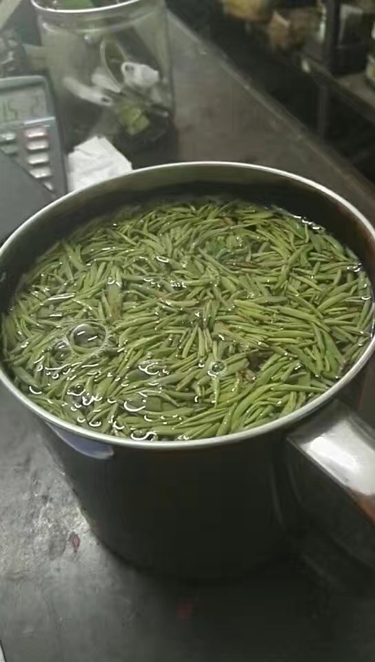 这是深圳的茶博会,进去看了一下这些茶叶,品了一下茶,有很多新茶,感觉