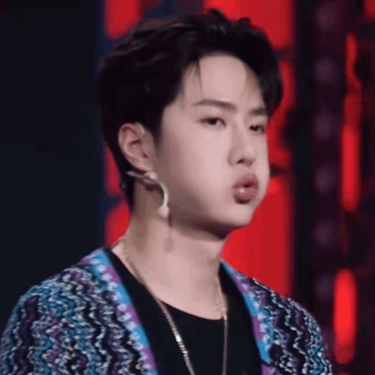 王一博嘟嘟嘴,好萌好可爱哦