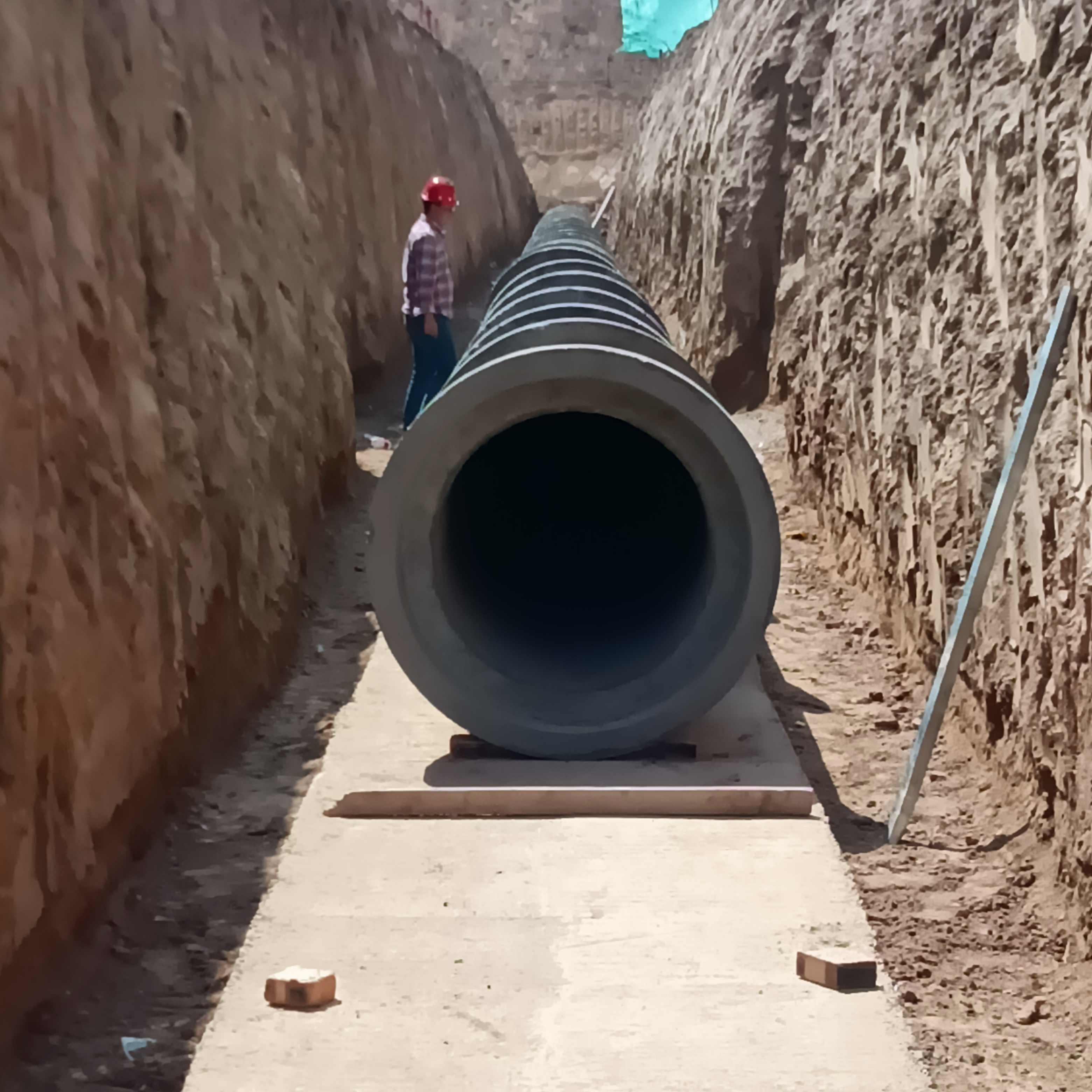 排水管道安装及管坐支模浇筑!检查井钢筋绑扎!