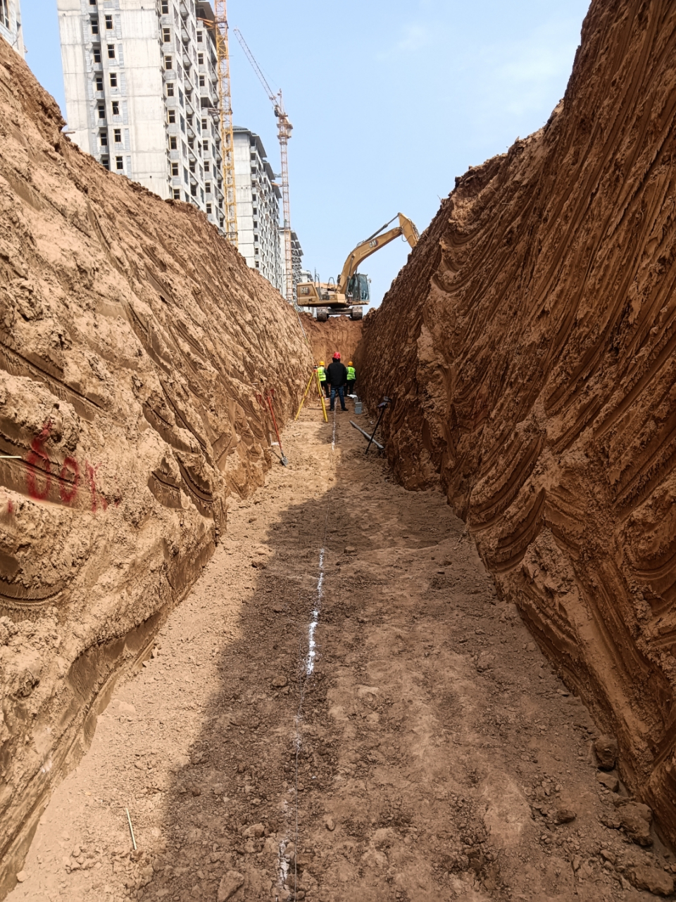 市政污水管基槽开挖现场