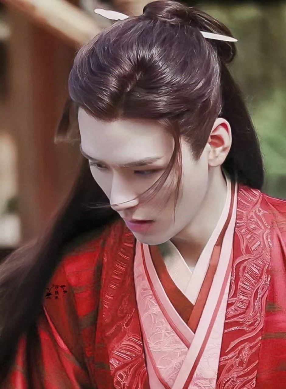 霁风蓝 龚俊的应援色是霁风蓝,龚俊本人亲口承认过喜欢霁风蓝.