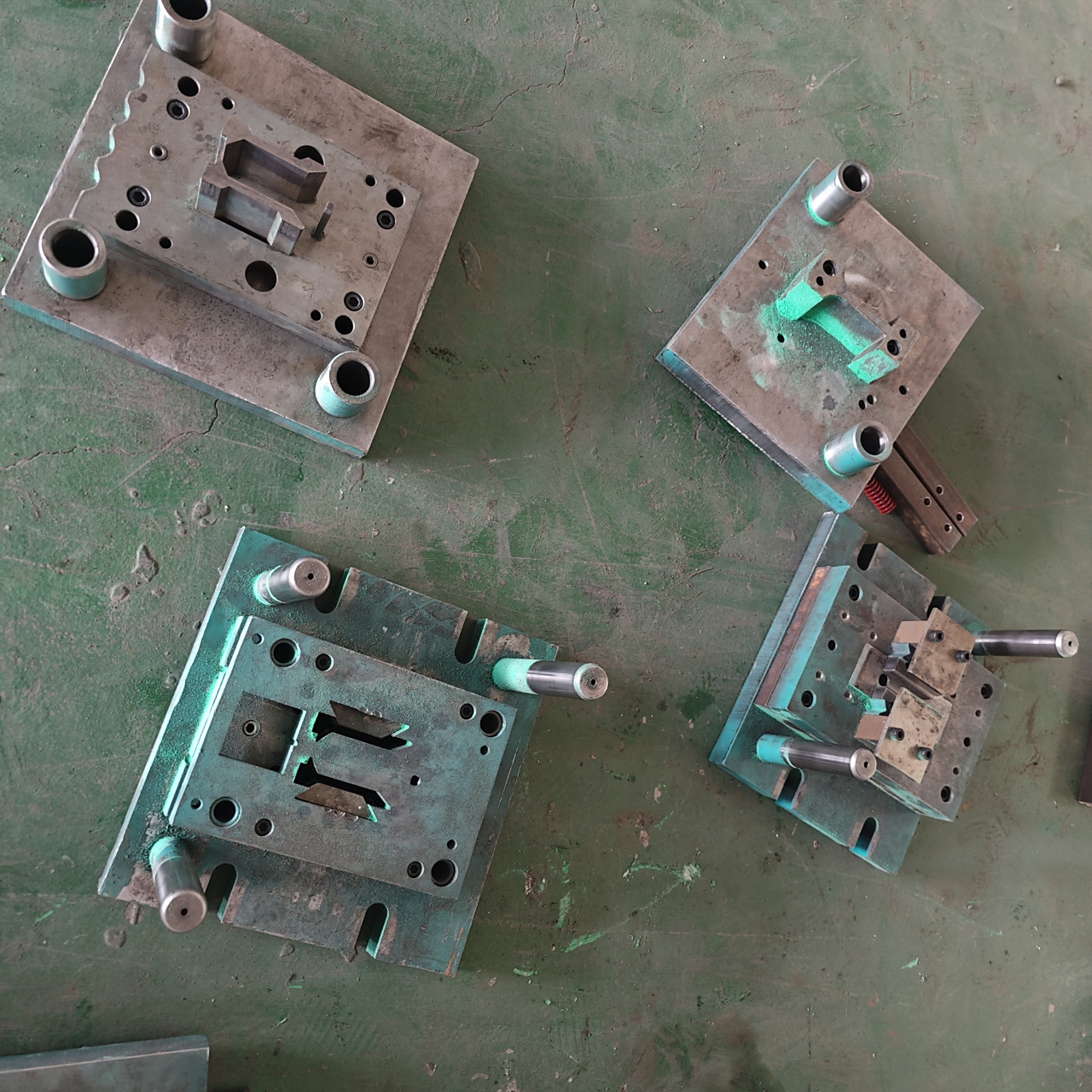 冲孔模具  液压冲孔模具  打孔切断冲压模