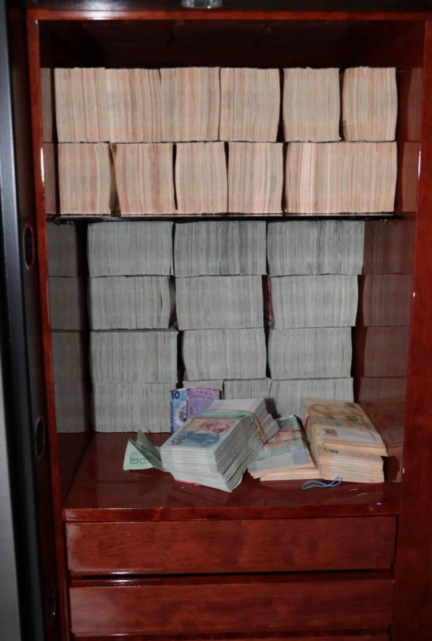 10亿现金和资产充公,涉案10名原中国籍人士.