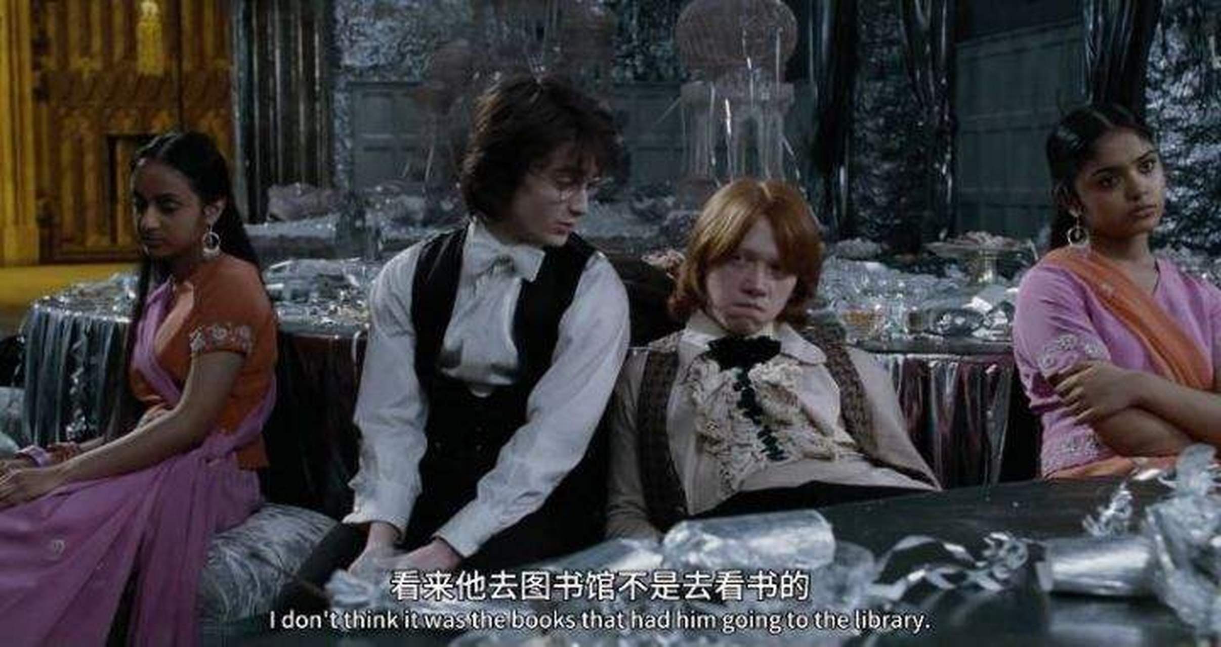 【哈利波特:在舞会前夕收到了自己的礼服,但罗恩却出奇的烦恼】 巫师