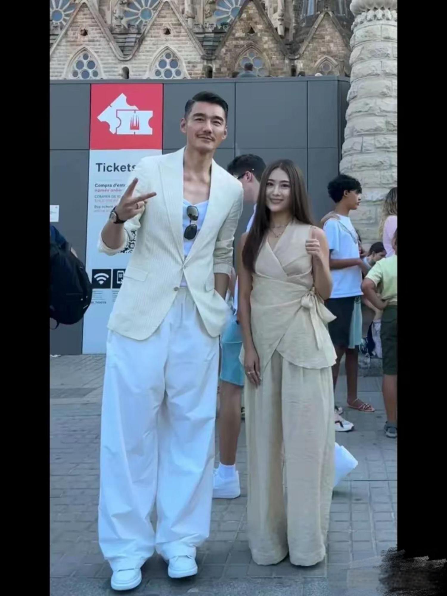 发现没,胡兵太高了,个子高也有缺点,不好找对象[左捂脸]#动态夏日征集