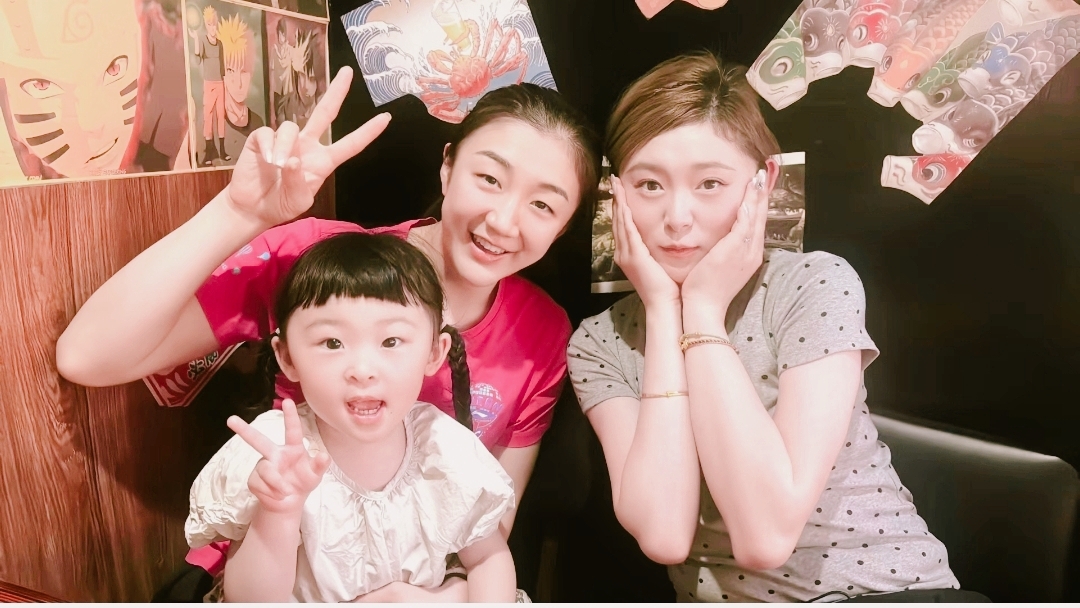 陈梦现教练孙逊有一个温柔漂亮的妻子,一个可爱的女儿.