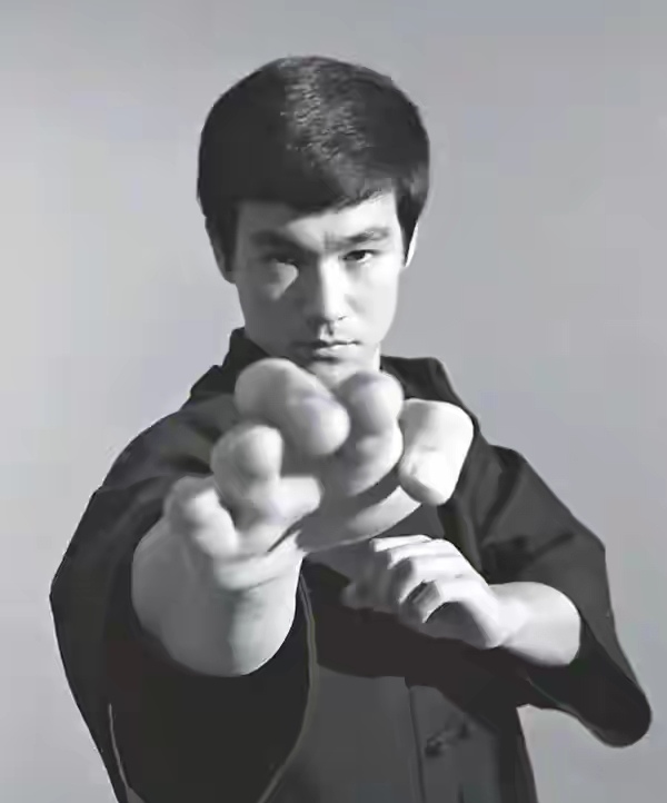 李小龙和拳王邹市明,如果两个人打一场擂台赛!