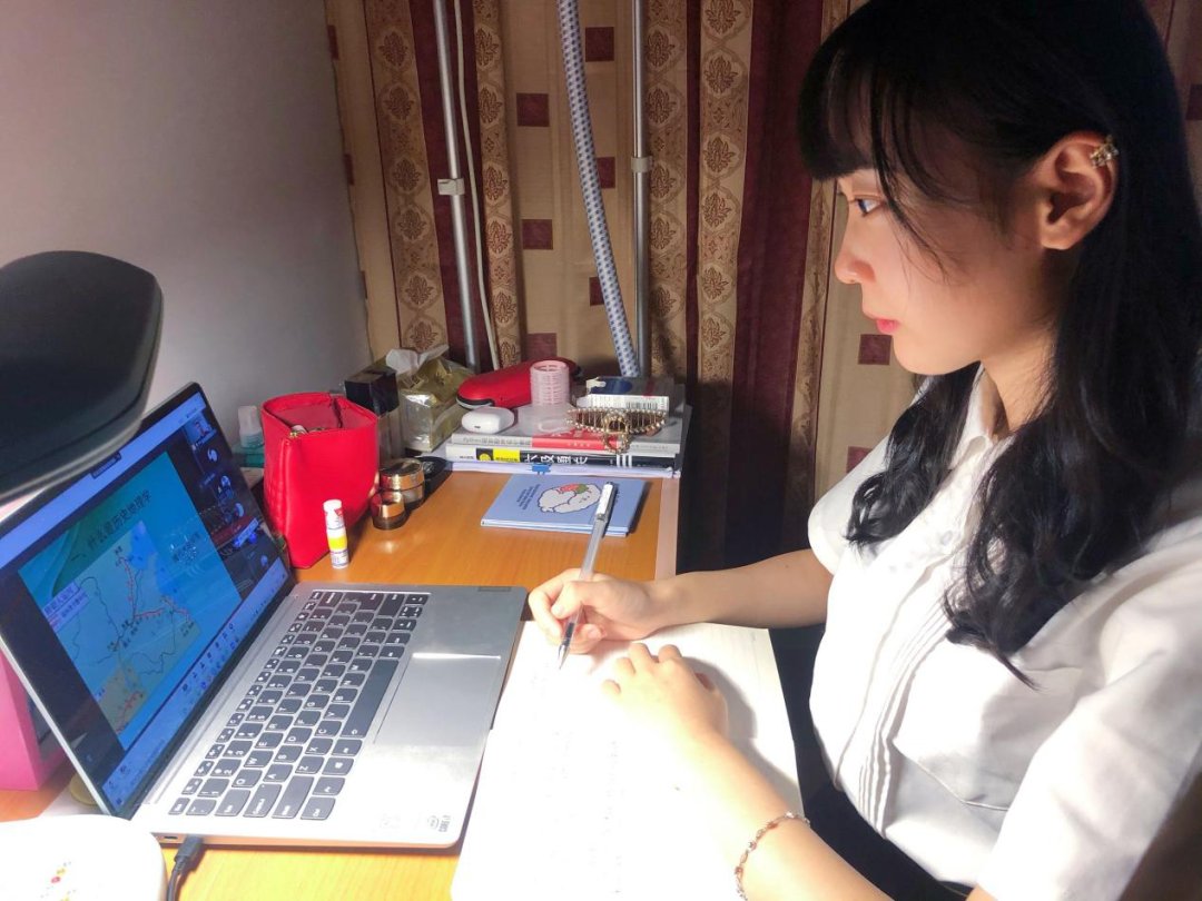 大学生是否需要上网课,主要取决于学校的教学安排和课程性质,没有统一