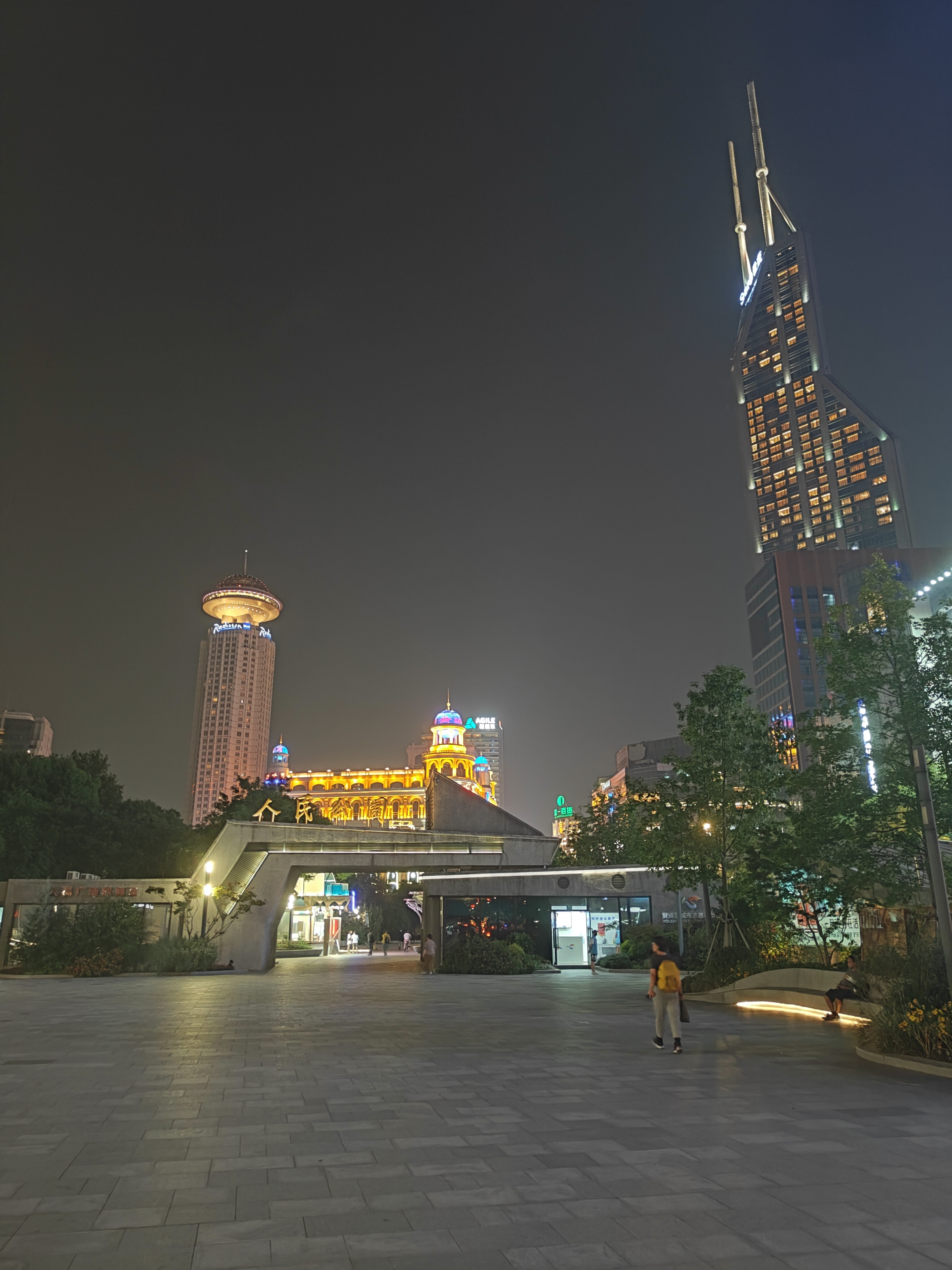 九月动态激励计划# 上海人民广场夜景随手拍,图一为上海革命历史博物