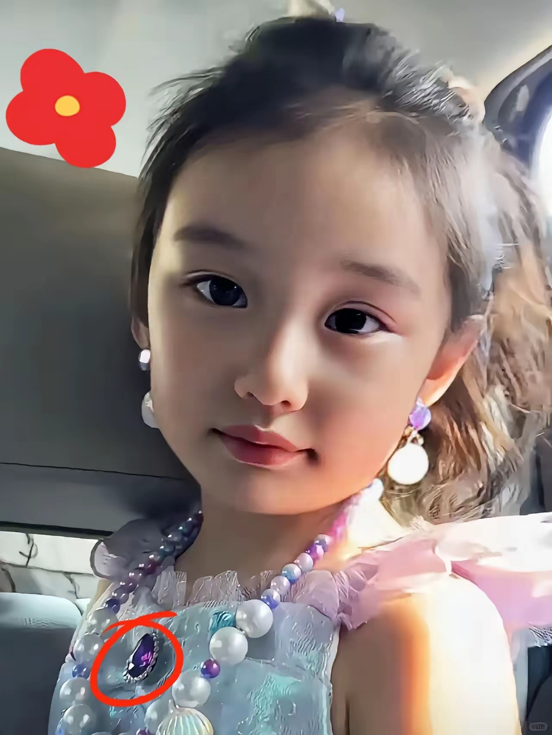 杨幂的闺女"小糯米" 好漂亮的小精灵 与杨幂 一个模子刻出来的 有其母