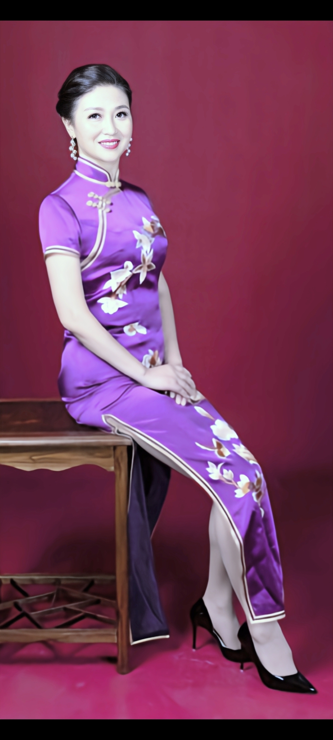 风韵犹存(六)她们身着旗袍舒缓闲适,安然静谧,显得又高贵又端庄,分