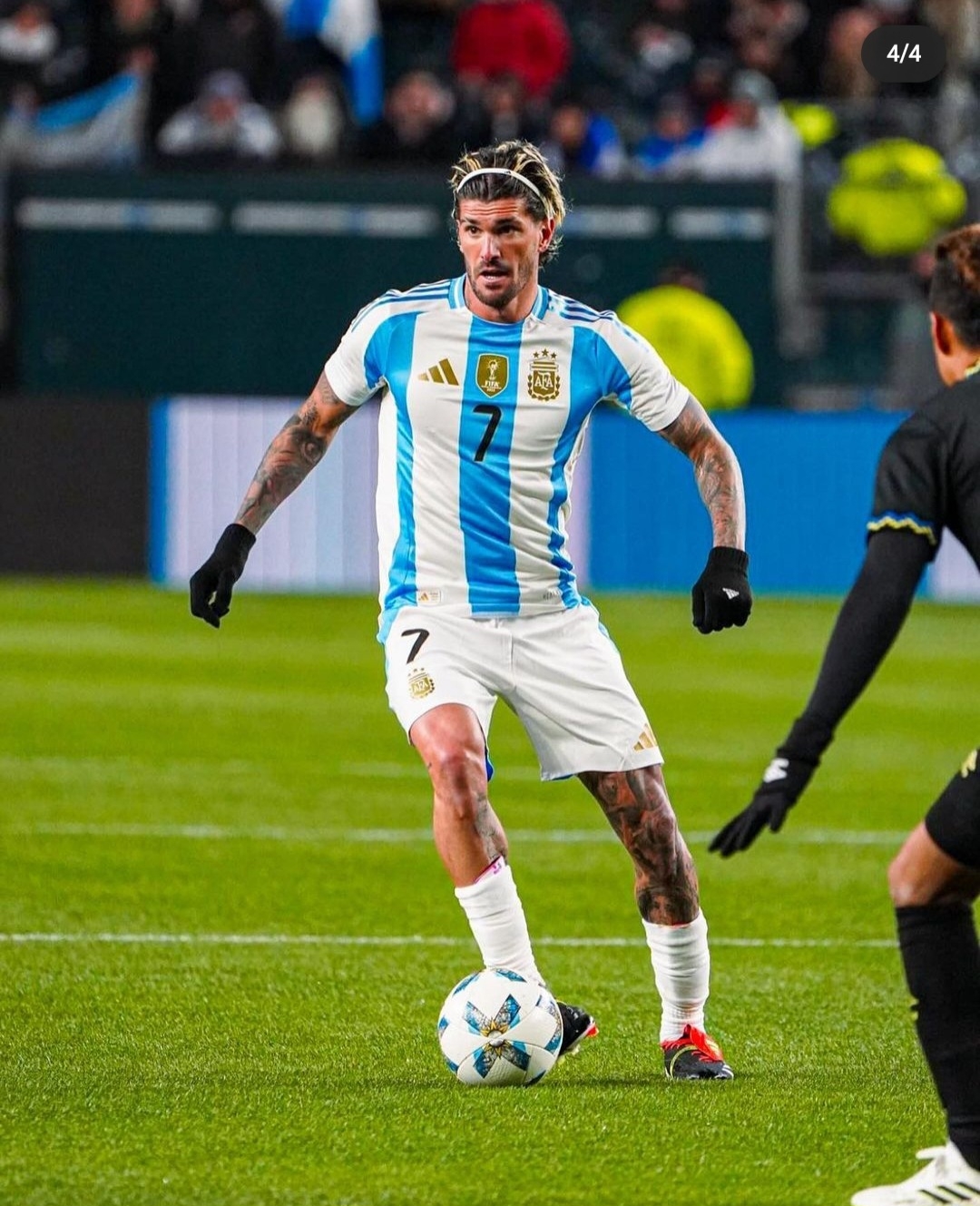 德保罗这发型还是帅的,话说没有哟西的阿根廷还是比较顺眼