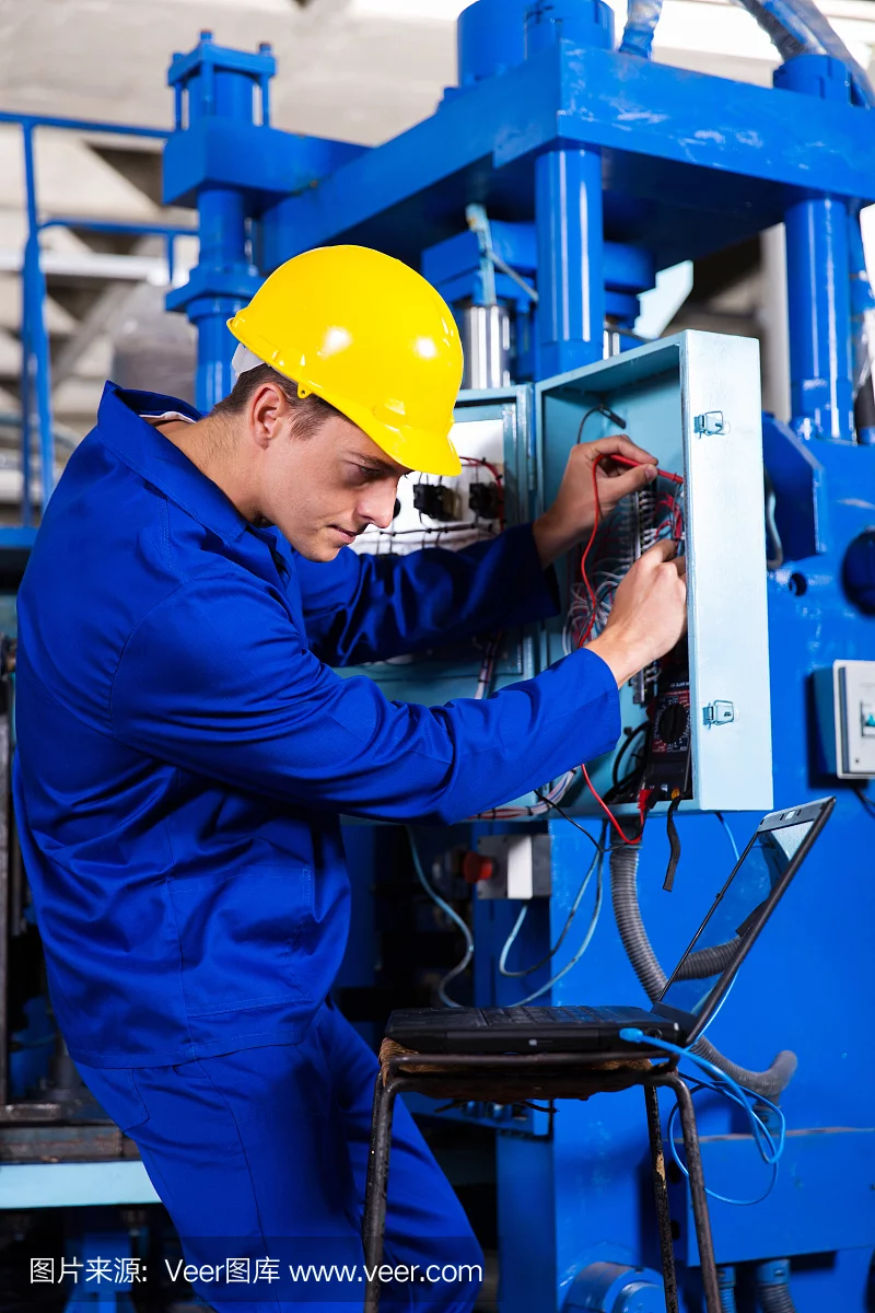 青年打工者图片维修机械监理设备竖版图片堆垛机维修堆垛在某个公司里