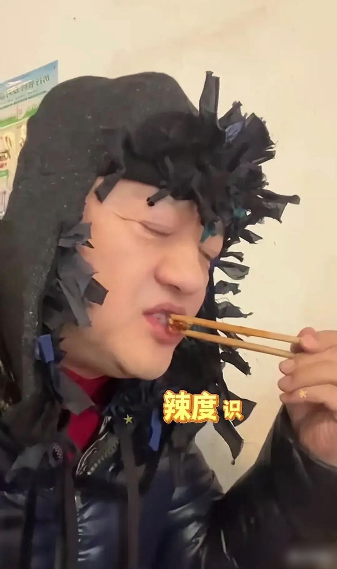 大年初一,李亚鹏带着媳妇海哈金喜就已经在千里之外的