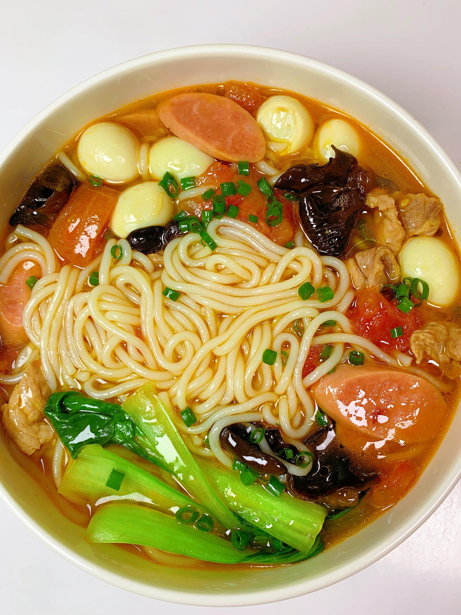 米粉泡软备用番茄瘦肉汤饭的图片鹌鹑蛋火腿面图片火腿粉图片吃米粉汤