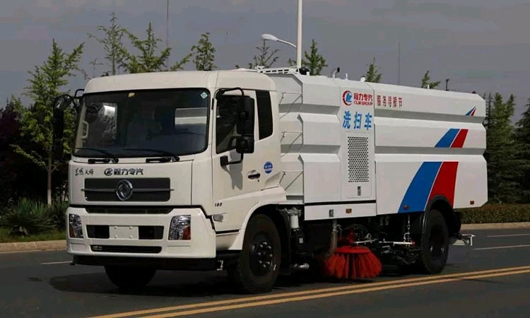 第四幅图是警车卡在兰博基尼,第五幅图是高铁玩具,第六幅图是垃圾车