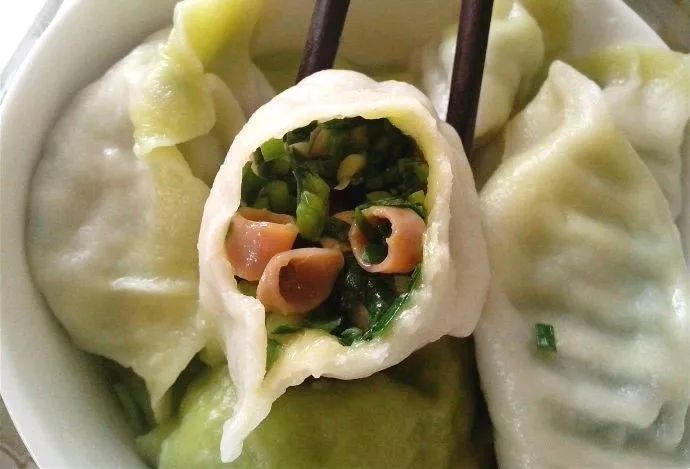 海肠饺子是一道鲜美可口的海边传统美食,下面我将为您详细介绍其