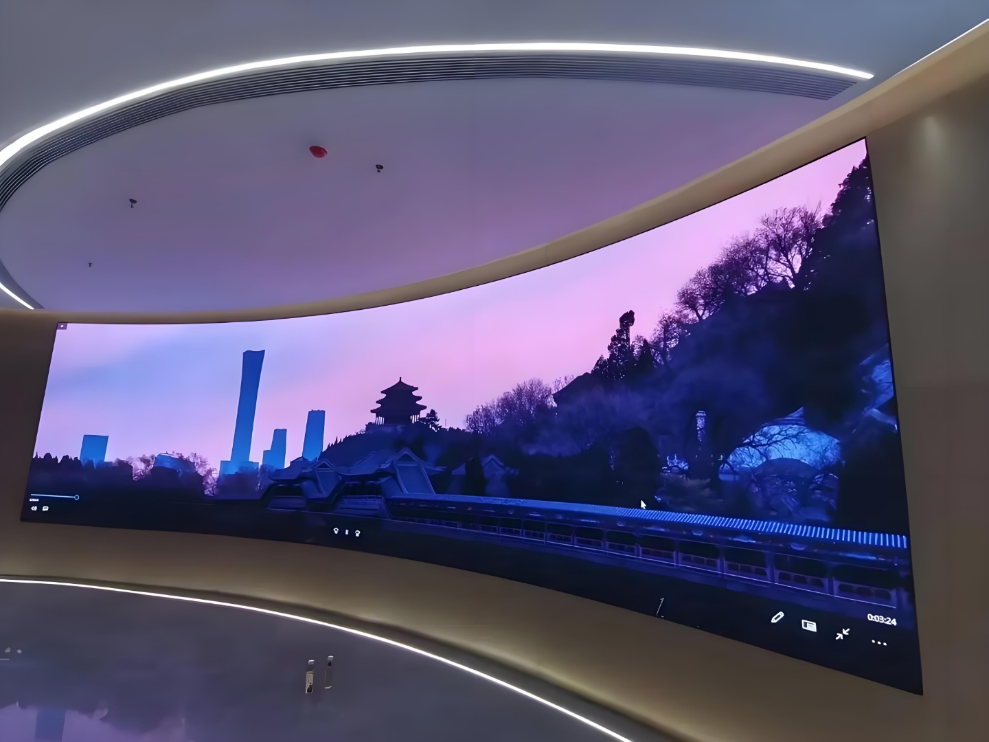 led显示屏接收卡对四川商场显示屏的作用